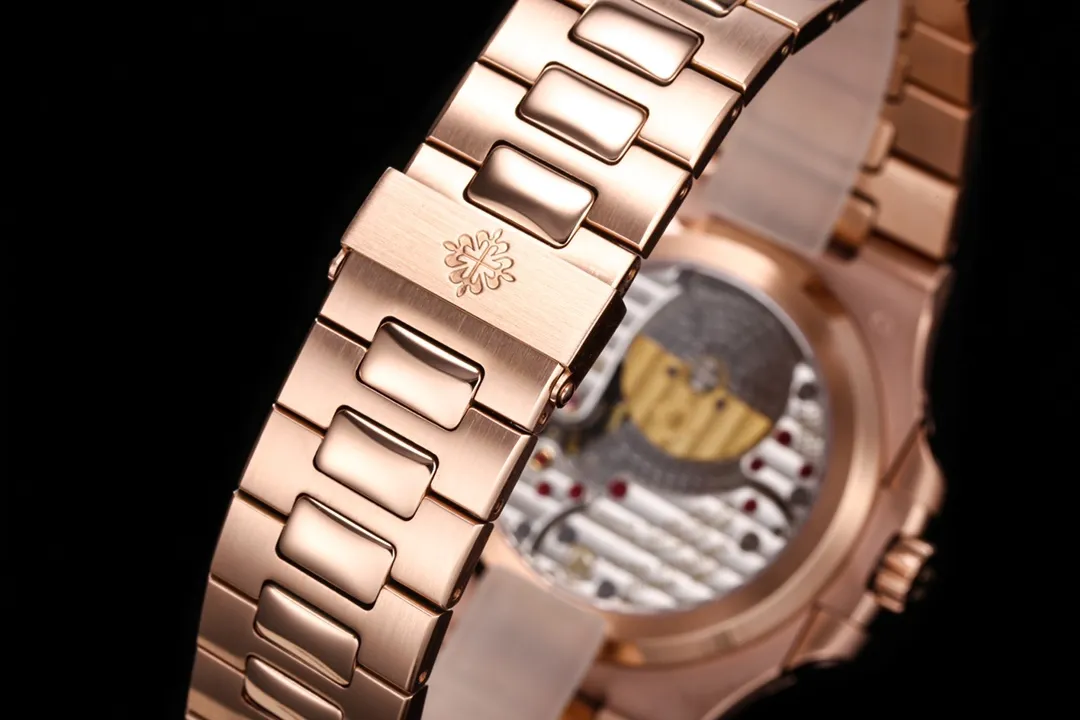 【Top replica】💰5320! Patek Philippe Nautilus 5712/1A-001 multi-function watch combines classic aesthetics and brings together the best of the past! [Case] ​​The size of the watch is 40 mm. The pillow-shaped case, which is the same as the original, adopts a combination of two processes: front brushing and side polishing, which has a clear sense of layering and full texture. Showing exquisite craftsmanship. [Strap] The original strap is tailor-made one to one. The central polished part of each strap can show the shape of a diamond, showing a high-end texture. [Movement] 3K Factory uses a customized version of PP.Cal.240 PS IRM C LU movement, which perfectly restores the original, date, true kinetic energy, and true moon phase functions. 3K ingenious work, welcome all watch friends to taste it!